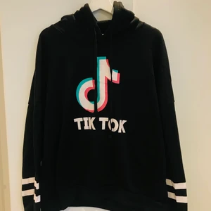 TikTok Hoodie  - En TikTok hoodie 