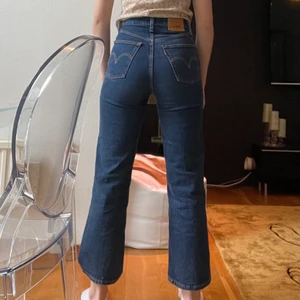 Levis Ribcage jeans - Säljer dessa snygga Levis Ribcage Straight ankle jeans💙skriv till mig för bilder eller frågor!