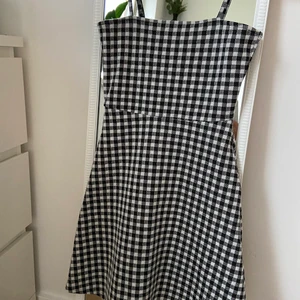 Klänning  - Klänning från H&m, storlek XS