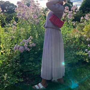 Kofta  - Säljer koftan på bilderna (skicka meddelande så skickar jag bättre bilden) använd ca 5 gånger så den är i väldigt fint skick! 