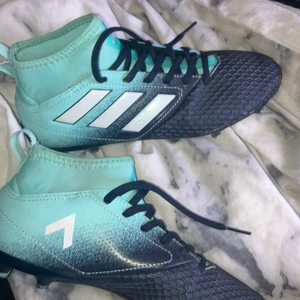 Adidas fotbollsskor  -  helt nya fotbollsskor, endast testade👍🏻 säljer pågrund av att det inte passar