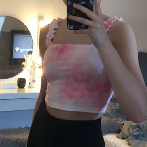 Rosa linne - säljer detta suuuperfina linne från SHEIN eftersom det börjar bli lite litet💞 är ganska litet i storleken som många av kläderna från SHEIN✨ köparen står för frakten 