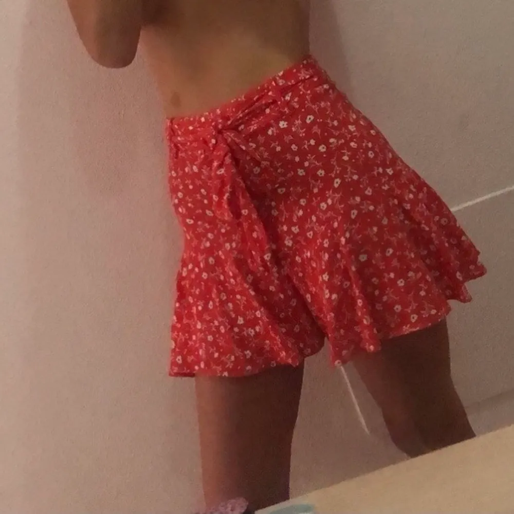 Kjol från Zara -inbyggda shorts.. blivit för små för mig 😳🥰. Kjolar.
