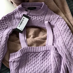 Stickat set topp - Super fint set från trendyol I nyskick (lappen kvar) och även jättefin att ha var för sig! skriv för frågor eller fler bilder. Priset är exklusive frakt men möts även upp i Stockholm.💖❤️