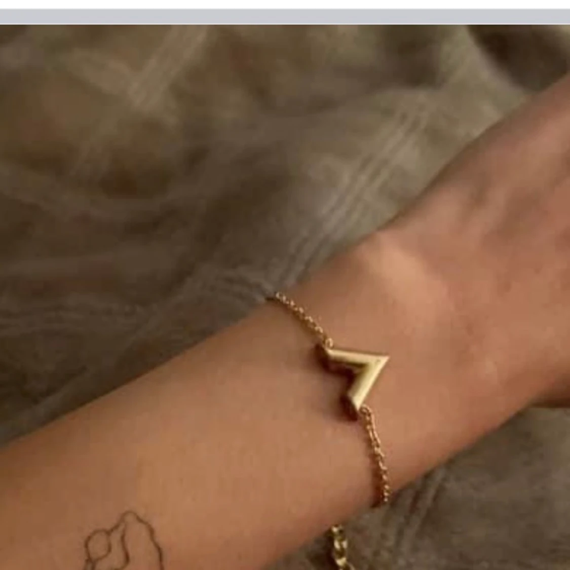 Fin armband inte äkta  - 90