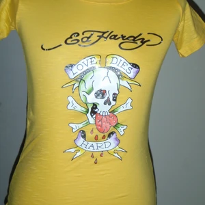 Ed Hardy - Ny Ed Hardy T-Shirt. Säljes enligt bilden.