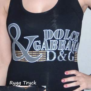 Ny Dolce&Gabbana T-shirt. Säljes enligt bilden.