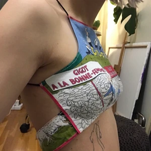 Söt topp - Söt liten sommartopp jag sytt av en fransk duk. Skriv för fler bilder/mått💘 aldrig använd