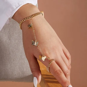 Smycke - Ett guld smycke från Shein som sitter på både fingret och armleden! Köparen står för frakten! (Skriv för fler bilder). 💛