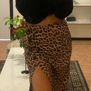 Kjol - Säljer denna kjolen från new Yorker. Köpte den förra sommaren men den är knappt använd då jag köpte nån storlek för stor och orkade aldrig lämna tillbaka den.. 