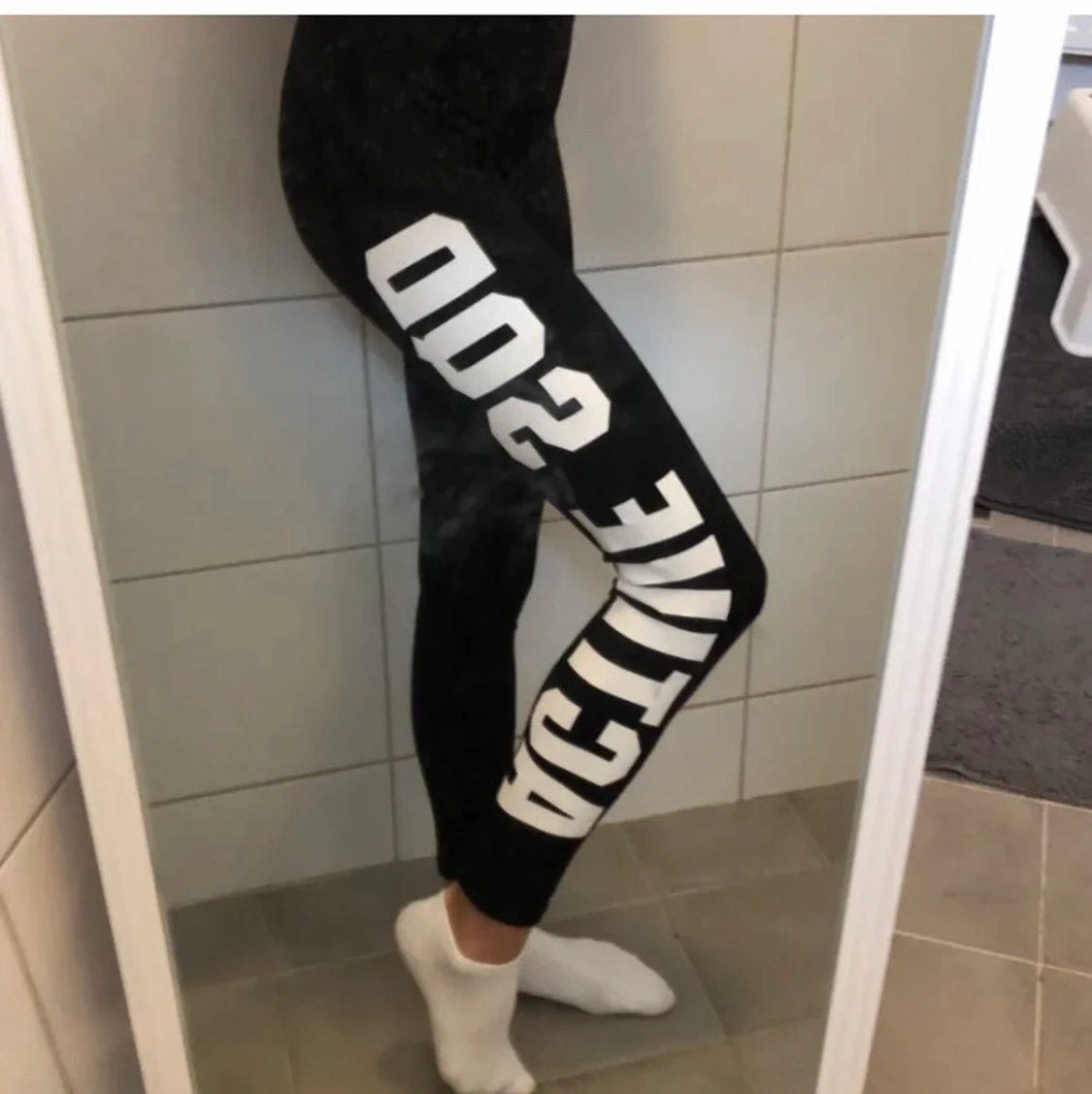 Så fina träningsbyxor!! Aldrig använt 😱 kostar 30kr