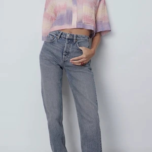 Jeans zara - Skit snygga gråa jeans från zara som e slut på webben just nu❤️ oanvända o lappen finns kvar👍 startpris är på 300kr❤️