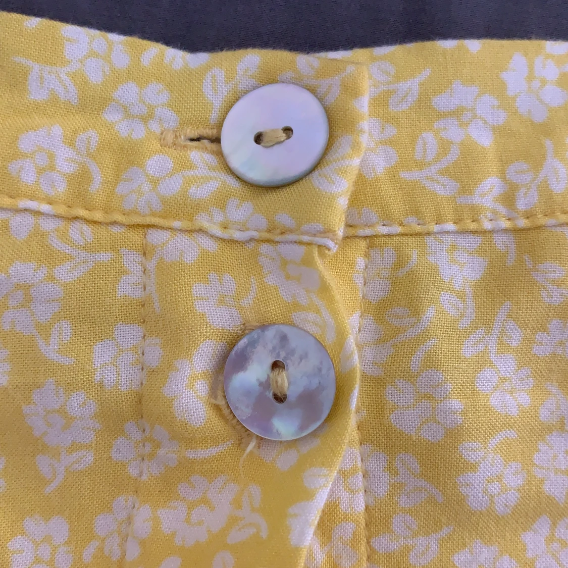 En kjol från hm i storlek 32 - 90