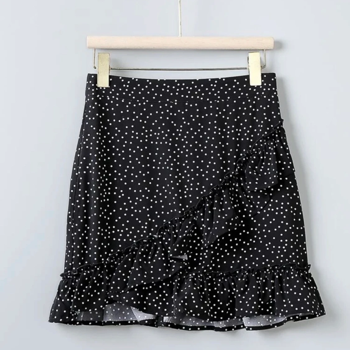 Svart kjol med vita prickar  - 90