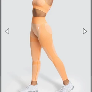 Träningstights  - Säljer mina splitter nya träningstights i storlek XS!! Från doyoueven🧡postar spårbar frakt!! Nypris 500kr!!