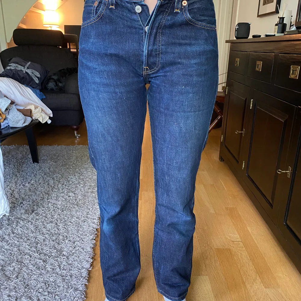 Levi’s 501 jeans, mörkblå. Sparsamt använda! . Jeans & Byxor.