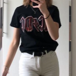 ACDC t-shirt - Helt underbart skön t-shirt med ACDC-tryck. Fint skick! En av favoriterna som tyvärr inte längre får plats i garderoben. 