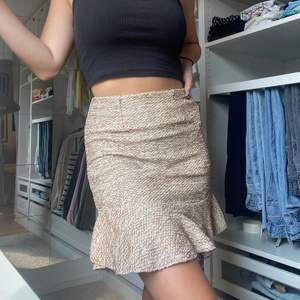 Jättegullig kjol från ASOS som är helt oanvänd! Köparen står för frakten och bud är bindande!💕