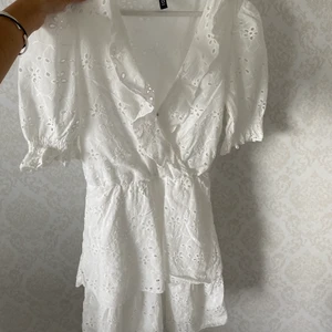 Klänning - Klänning från hm, använts 1 gång 💞