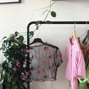 3d mesh topp - jättefin topp med 3d fjärilar köpt här på plick som tyvärr aldrig kommit till användning💕