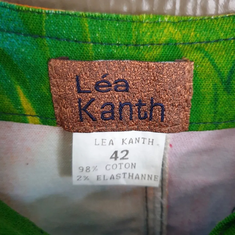 Bustier in Cotton Jean material with a zipper in the front, in very good condition. Brand: Lea Kanth,  Fits M-L, size 40-42. Toppar.