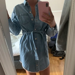 Jeansklänning - Jeansklänning från H&M aldrig använd. 