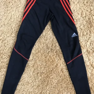 Adidas träningstights - Snygga Adidas träningstights Passar XS-Small