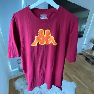 asnajs vinröd oversized tshirt från kappa💖💖 storlek XL