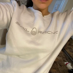 sail racing bowman sweater - vit sail racing sweater i modellen bowman, köpt för 1000kr, storlek XL, pris kan diskuteras