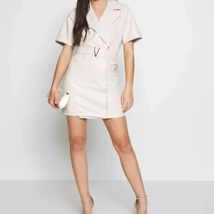 Klänning Ivyrevel.  - Klänning från Ivyrevel i storlek 34. Ordinarie pris: 1295 kr. 