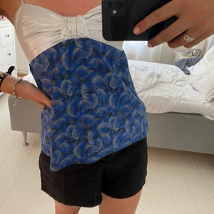 IRO Paris topp - Jätte fin top från IRO Paris med silvriga detaljer, älskar😍