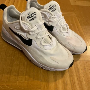 Nike  - Nike Air 270 react strl 40,5  500kr i mycket fint skick 