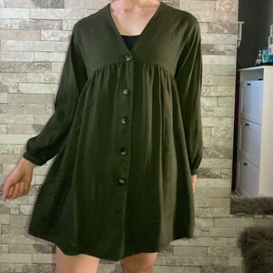 tunika från zara - en superfin och skön tunika från zara, den är XS men ganska stor så passar S