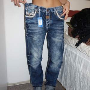 Caipo & baxx jeans som är alldeles för stora för mig från Sellpy! Jag är 169 cm lång 