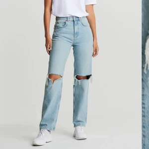 90s high waist jeans - Säljer pga att jag inte har använt de i över ett år. Jeansen är i ett superbra skick utan några defekter osv ❤️skriv privat för fler bilder!
