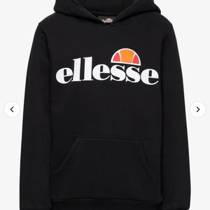 Ellesse hoodie svart - Säljer en svart Ellesse hoodie. Använd fåtal gånger. Säljer för 180kr. Passar storlek S/M