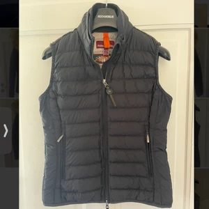 Parajumper väst - Mycket bra skick! Knappt använd, ny pris 2799kr.