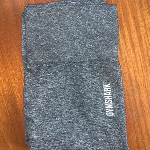 gymshark adapt marl seamless tights - säljer dessa tights i nyskick. knappt använt de pga att det inte är min färg :( så stretchiga och sköna