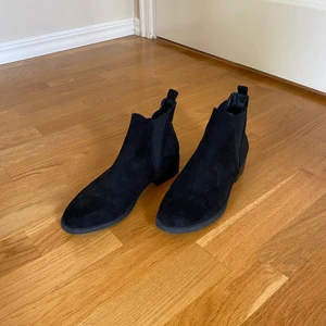 Skor - Säljer mina fina skor som endast har använts inomhus 2 gånger. Köparen står för frakten och kan välja frakt själv.