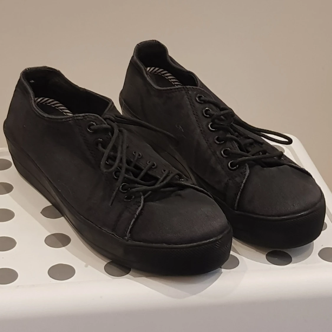 Attitude! Skor strl 39