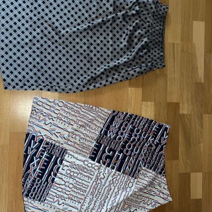 Kjolar  - Två st skolar knappt använda. Den svarta är från hm storlek 36. Den beiga storleks s från Lindex deras Holly & whyte kollektion. 20kr st.  Skriv gärna om ni undrar nåt! 😊Pris går att diskutera! Skriv även om ni är intresserade av dem fast ni inte på i Helsingborg. Så ska det säkert gå att lösa 😊