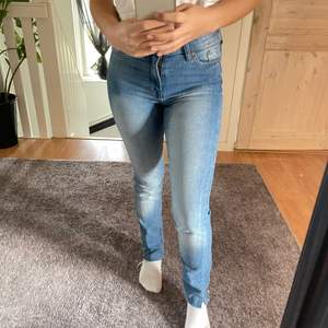 Mina älskade skinny/slimfit jeans 🥰 säljer dessa då jag köpt samma modell fast längre! Sitter superbra och är stretchiga! - frakt ingår 💖🤩