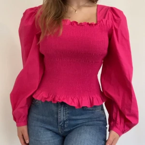 Superfin tröja från Na-kd ♥ - Superfin tröja i storlek 36 från Na-kd i jätteskönt material! Säljer då den aldrig kommit till användning (prislappen sitter fortfarande kvar). Köparen står för frakten. Skriv gärna privat för fler bilder/info <3