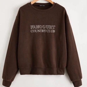 sweatshirt med tryck - säljer denna fina sweatshirt med tryck, den är i bra skick och är köpt på shein! köparen står för frakten💕 