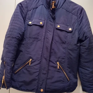 Jacka - Jacka från Gina T. Som stl L