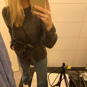 Mysig tjocktröja  - Jättevarm och skön tjocktröja, står XS/S i den men skulle säga att den är mer som en M. Köpt på Two angels💕