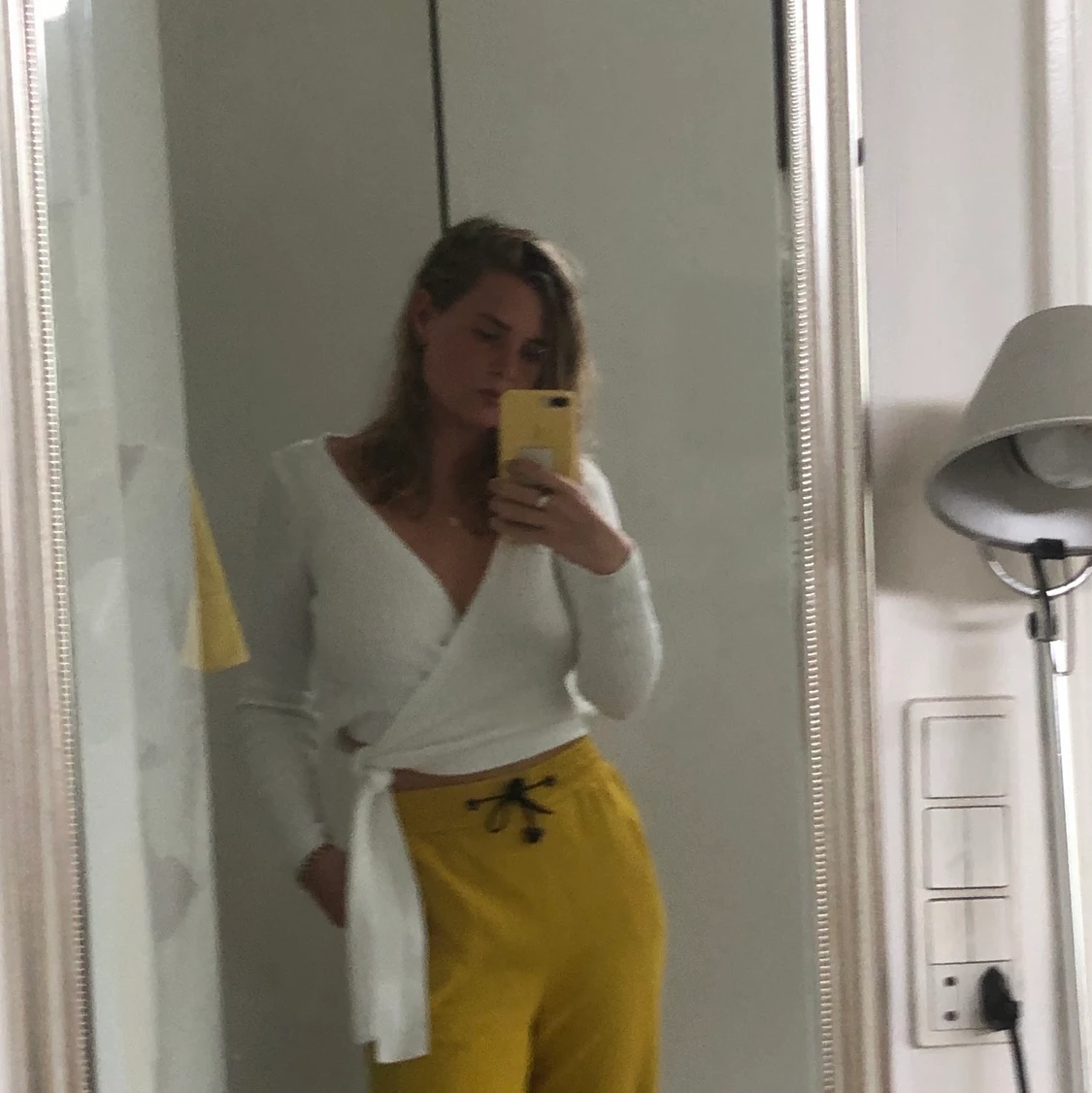 NA-KD slå om trøje