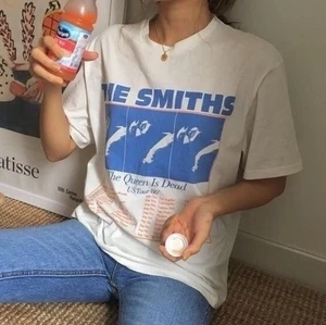 The Smiths tröja - Första bilden är lånad. Säljer denna tröjan pga den kommer ej till användning. 