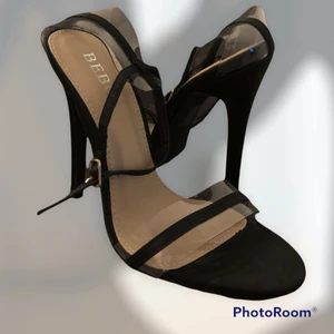 Nya och oanvända klackskor med vinyl - Oanvända. Endast provade inomhus; superbekväma 😍 