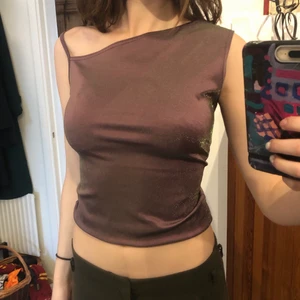 Glitterlila linne från pipeline  - Lilaglittrigt linne från pipeline. Perfekt för festlighet. Storlek M/L. Knappt använt